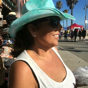 Meet your Posher, Camy